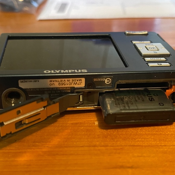 Olympus light blue FE-4030 complete with original box, all accessories - Picture 6 of 10